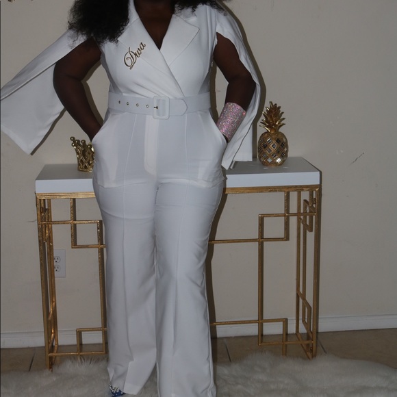 New ! White cape plus-size jumpsuit - Picture 5 of 6